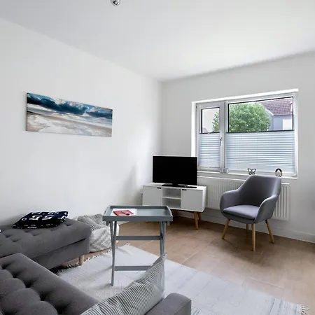 Haushaelfte Am Suederhafen