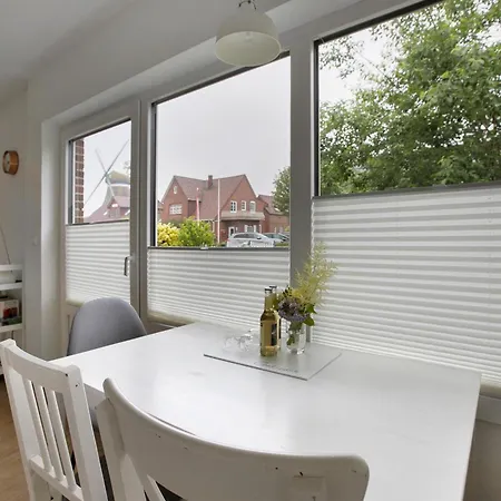 Haushaelfte Am Suederhafen *