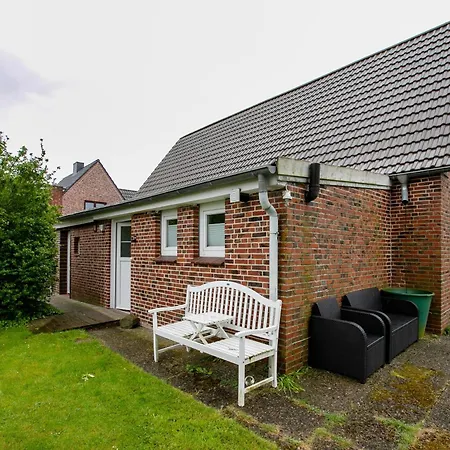 Haushaelfte Am Suederhafen Nordstrand