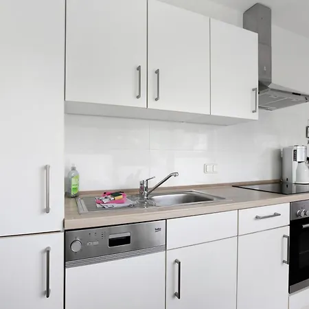 Haushaelfte Am Suederhafen